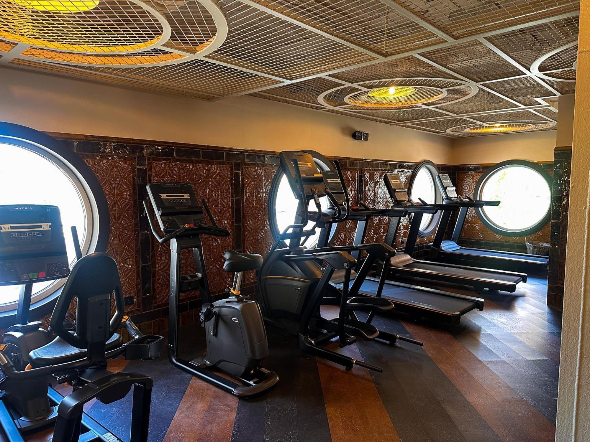 Only You Hotel Sevilla Zewnętrze zdjęcie The gym at the hotel