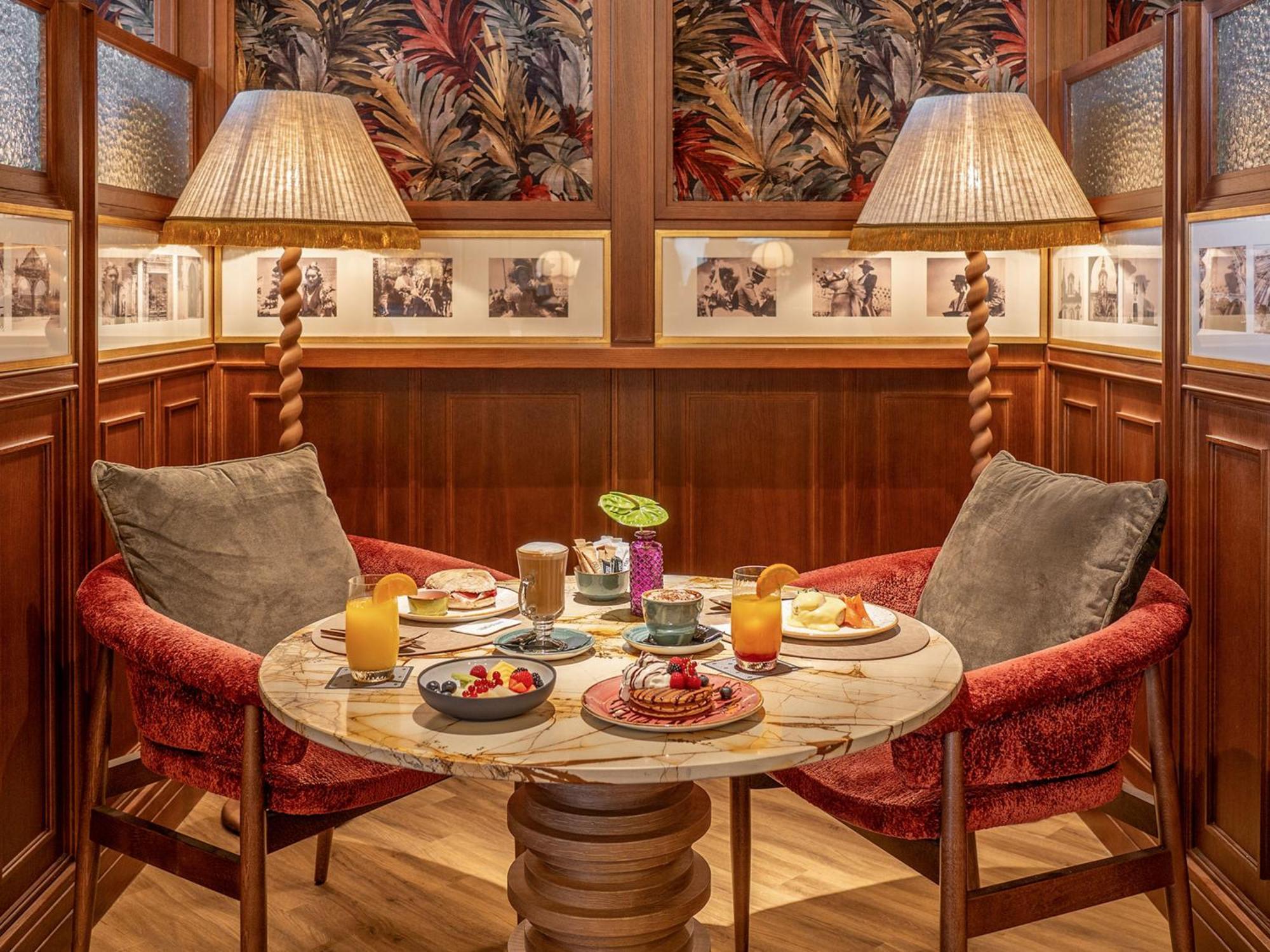 Only You Hotel Sevilla Zewnętrze zdjęcie Breakfast at the St. Regis Istanbul