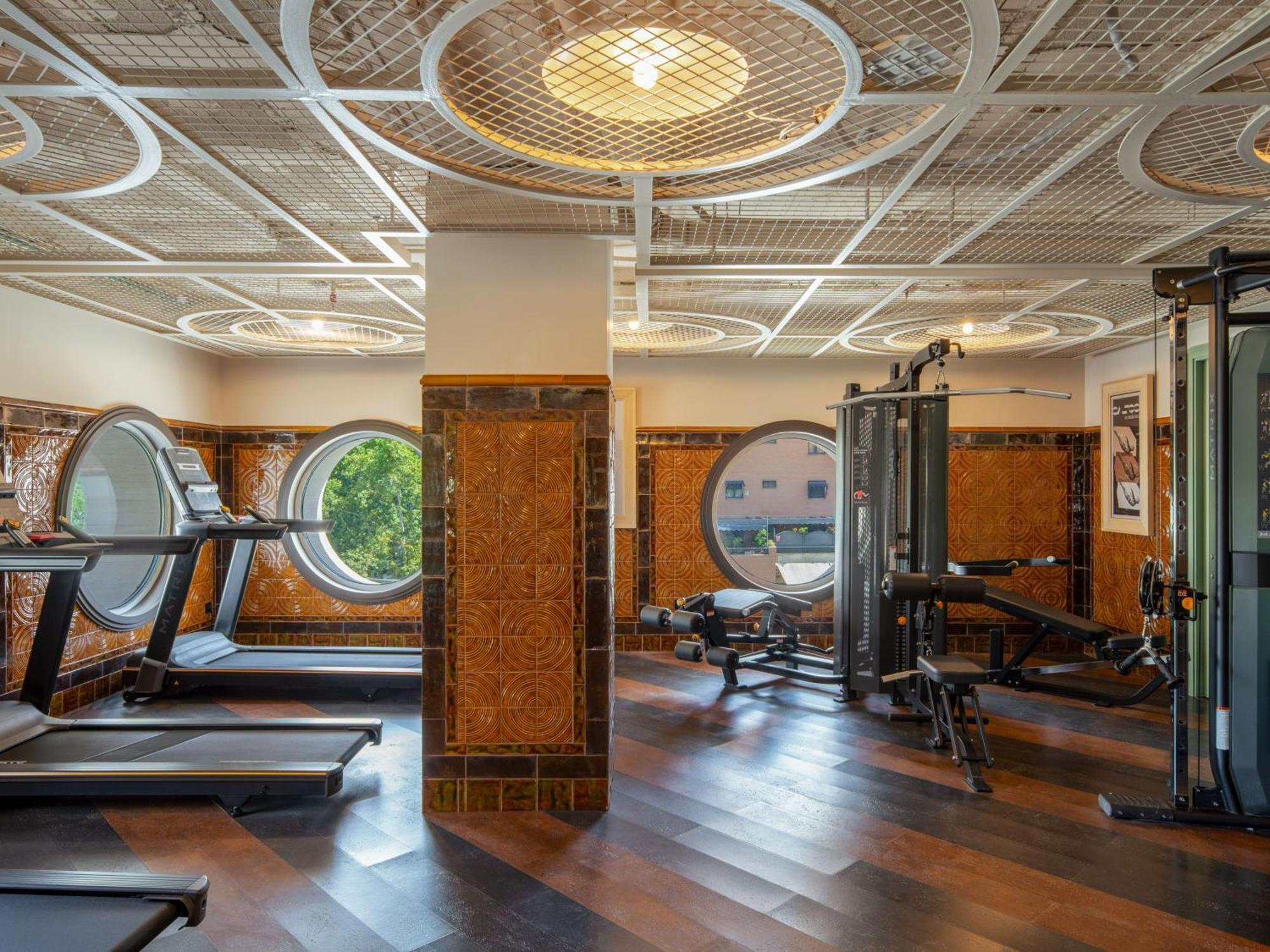 Only You Hotel Sevilla Zewnętrze zdjęcie The gym at the hotel